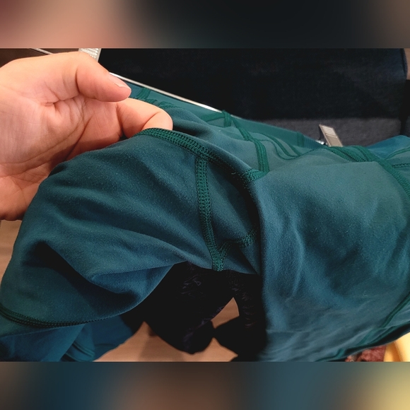 Lululemon 3/4 leggings size 4 - Picture 3 of 3